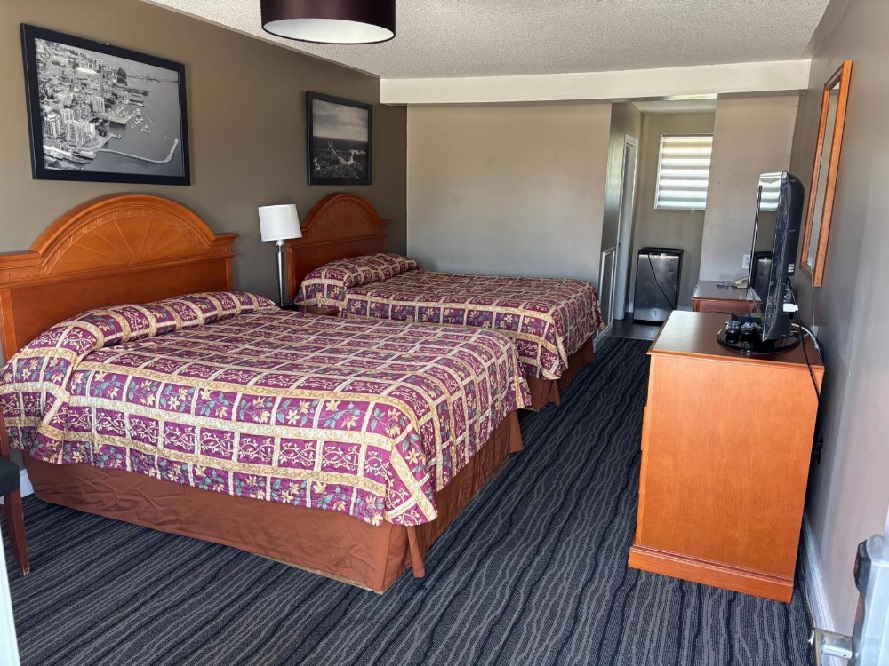 Seven Oakes Motel Main image