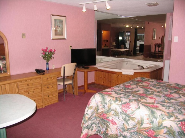 Seven Oakes Motel image 26