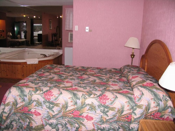 Seven Oakes Motel image 27