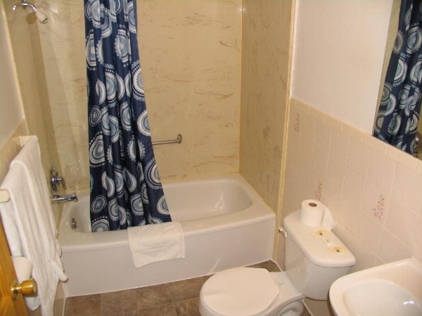 Seven Oakes Motel image 30