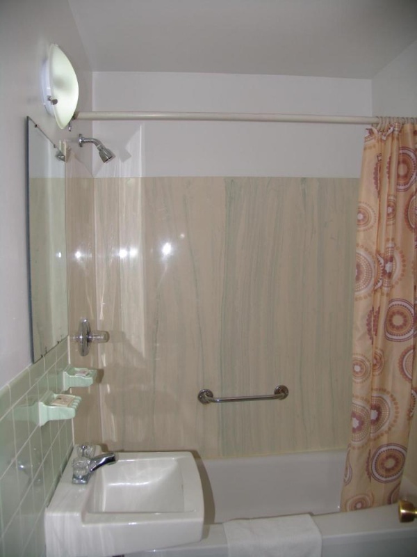 Seven Oakes Motel image 31