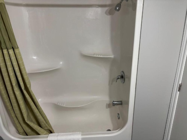 Seven Oakes Motel image 7