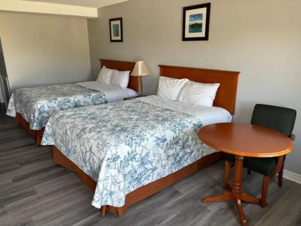 Seven Oakes Motel 10