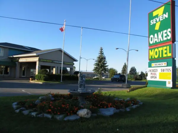 Seven Oakes Motel 4