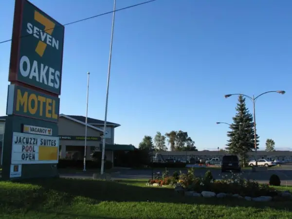 Seven Oakes Motel 5