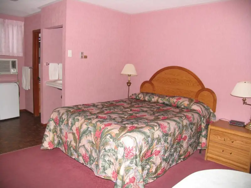 Queen Room with Whirlpool